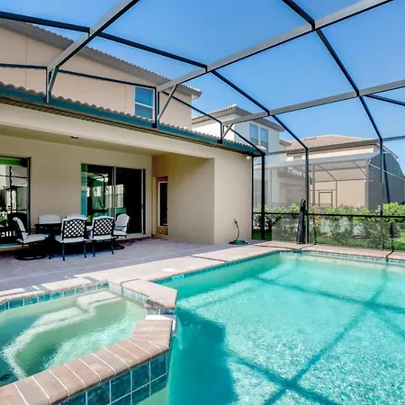 5448 Misty Oak Circle Vila